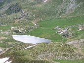 01 Alpe Angeloga con lago e Rif. Chiavenna